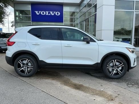 New 2026 Volvo XC40 B5 Core AWD/4WD image 4