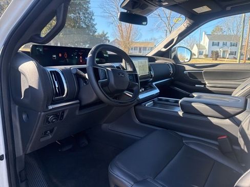 Used 2025 Ford Expedition Platinum w/ Stealth Appearance Package image 7