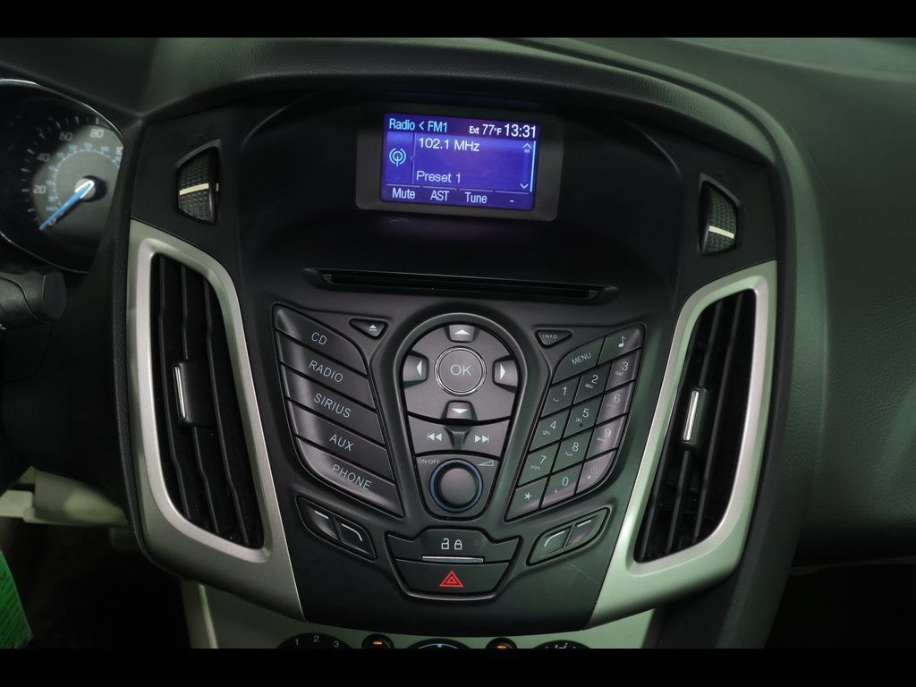 Used 2013 Ford Focus SE FWD image 17