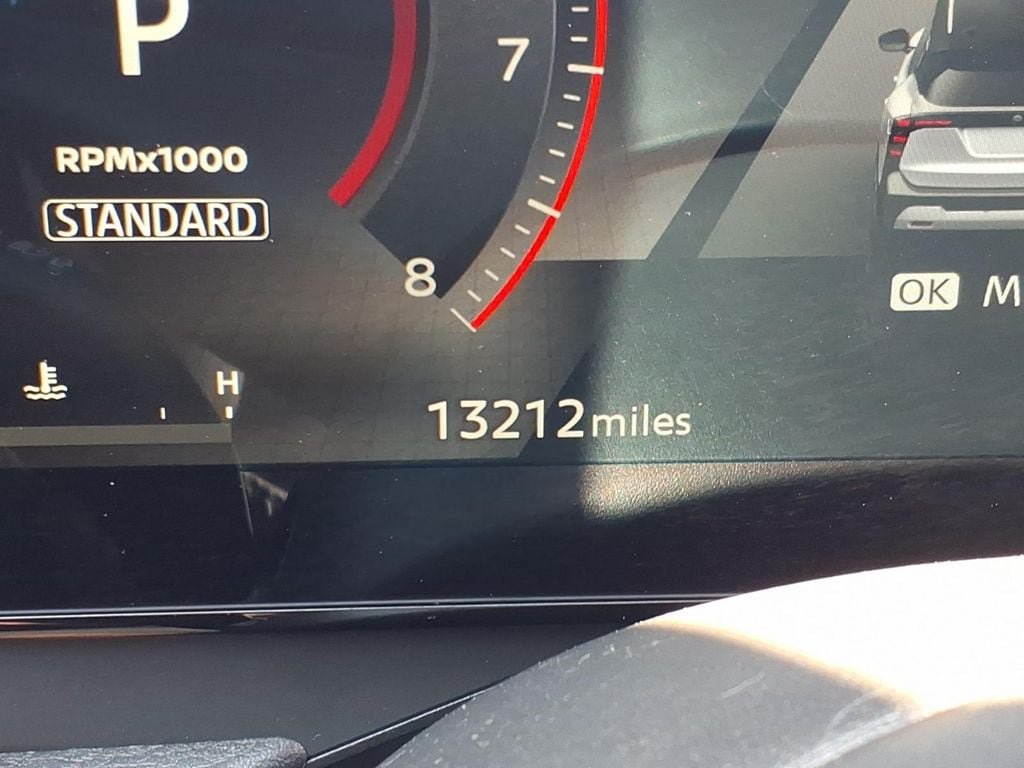 Used 2025 Nissan Kicks SR AWD/4WD image 29