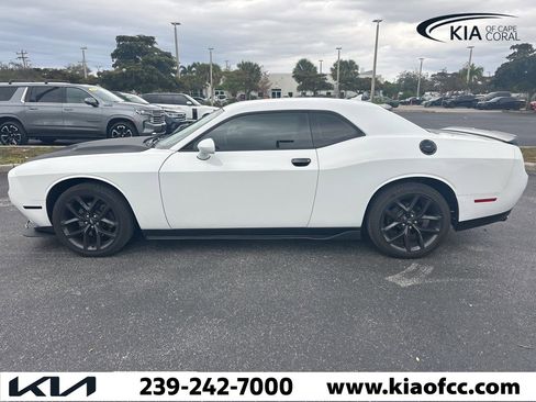 Used 2020 Dodge Challenger SXT w/ Plus Package image 9