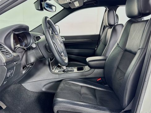 Used 2022 Jeep Grand Cherokee Laredo X image 11