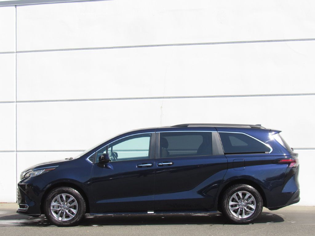 Certified 2023 Toyota Sienna XLE w/ XLE Plus Package AWD/4WD image 4