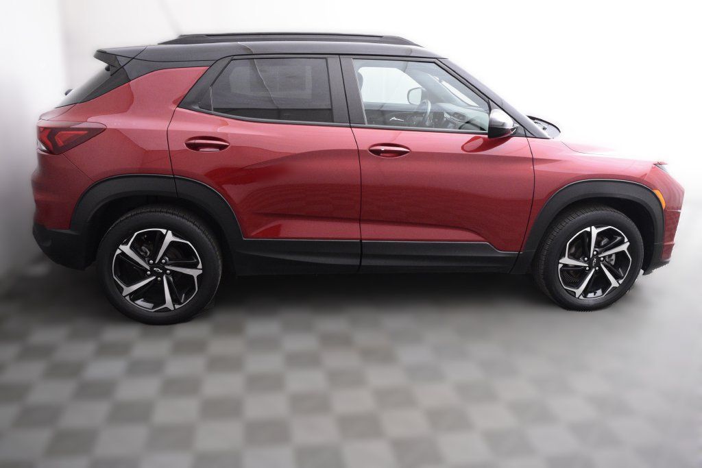 Used 2021 Chevrolet TrailBlazer RS w/ Sun and Liftgate Package AWD/4WD image 4