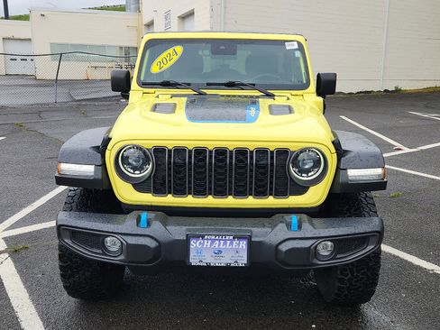 Used 2024 Jeep Wrangler Unlimited Rubicon 4xe AWD/4WD image 2
