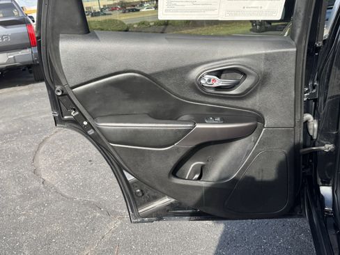 Used 2020 Jeep Cherokee Latitude Plus w/ Cold Weather Group image 31