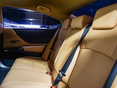 Used 2023 Lexus ES 300h w/ Premium Package image 19