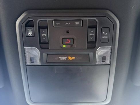 Used 2025 Toyota Tundra Platinum image 33