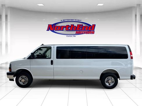Used 2025 Chevrolet Express 3500 LT w/ LT Preferred Equipment Group RWD image 4