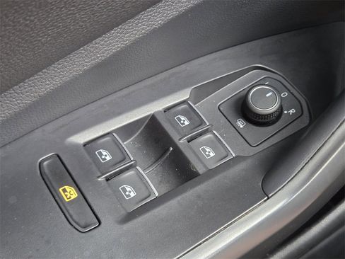 Used 2023 Volkswagen Jetta SE image 26