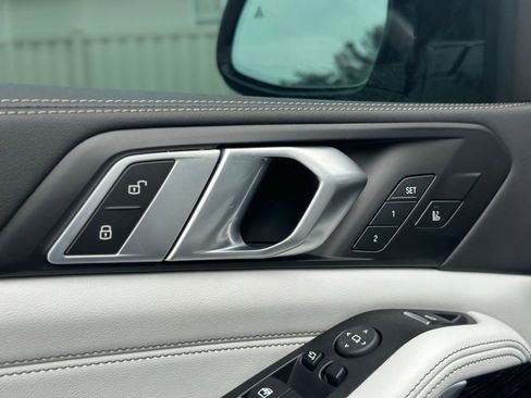 Used 2025 BMW X5 M60i w/ Executive Package image 21