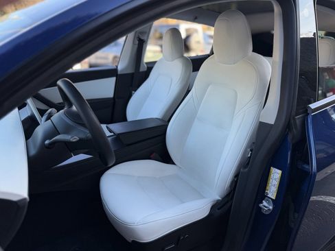 Used 2022 Tesla Model Y Long Range image 25