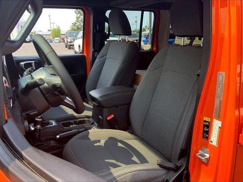 Certified 2025 Jeep Wrangler Unlimited Sahara AWD/4WD image 7