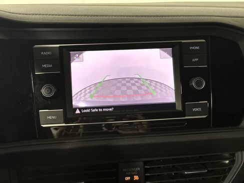 Used 2024 Volkswagen Jetta SE FWD image 9