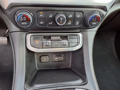 Used 2022 GMC Acadia SLT w/ Technology Package AWD/4WD image 23