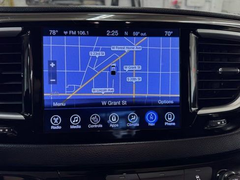 Used 2017 Chrysler Pacifica Touring-L image 16