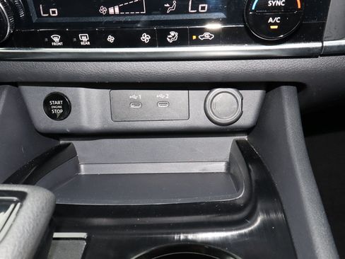 Used 2025 Nissan Rogue SV FWD image 21