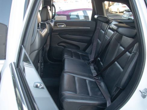 Used 2022 Jeep Grand Cherokee Limited image 21