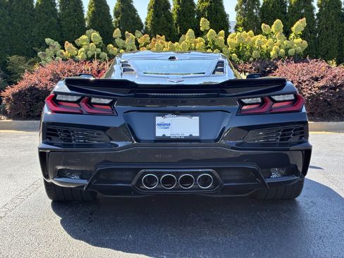 Used 2024 Chevrolet Corvette Z06 RWD image 8
