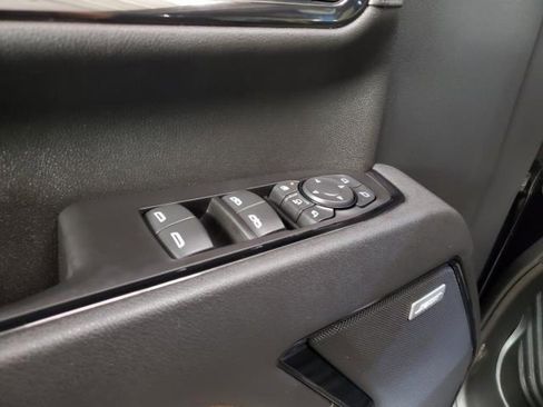 Used 2025 GMC Sierra 2500 AT4 image 13