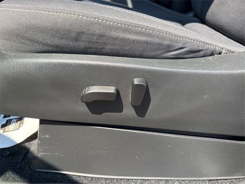 Used 2023 Nissan Frontier SV image 27