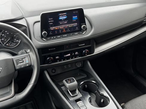 Used 2025 Nissan Rogue SV FWD image 16