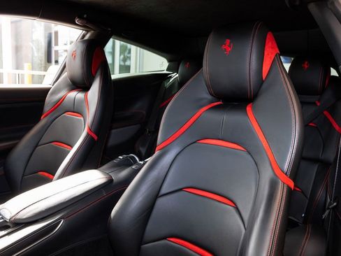 Used 2018 Ferrari GTC4Lusso AWD/4WD image 30
