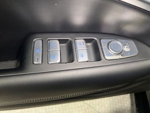 Used 2025 Genesis G70 2.5T image 44