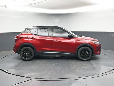 Used 2023 Nissan Kicks SR w/ SR Premium Package image 6