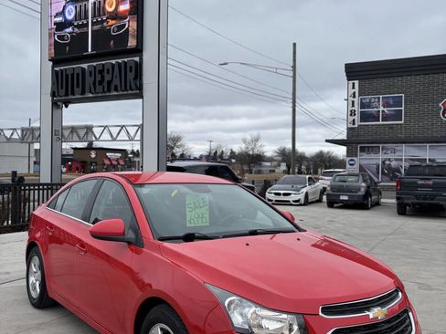 Used 2015 Chevrolet Cruze LT FWD image 1