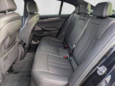 Used 2022 BMW 530e w/ Premium Package image 19