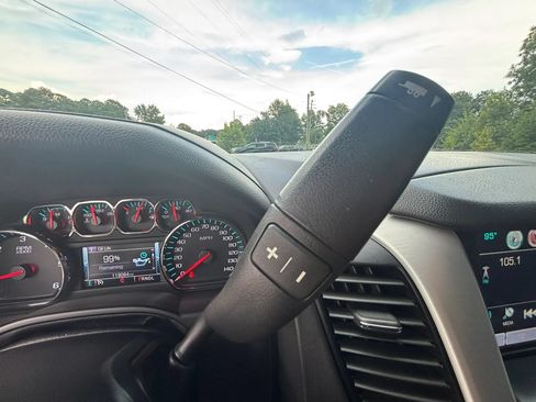 Used 2019 GMC Yukon SLT w/ Premium Edition AWD/4WD image 16