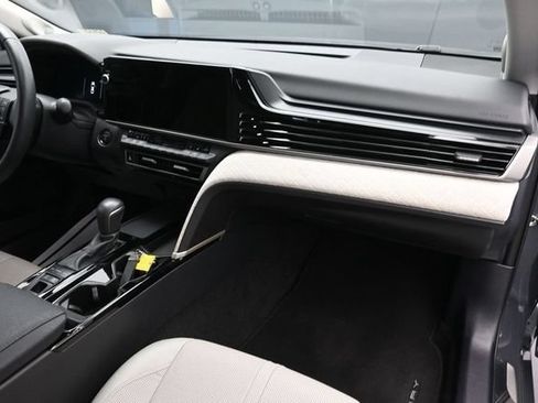 Used 2025 Toyota Camry XLE w/ Premium Package FWD image 34