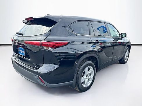 Used 2023 Toyota Highlander L AWD/4WD image 9