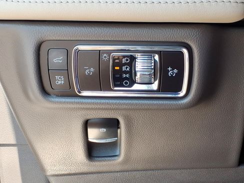 Certified 2023 Lincoln Nautilus AWD w/ Premium Package image 24