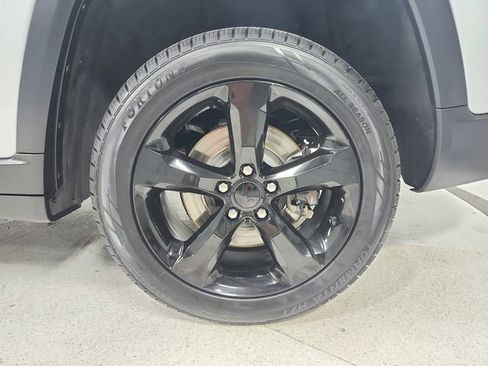 Used 2023 Jeep Grand Cherokee L Laredo RWD image 49