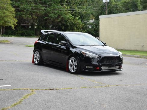 Used 2016 Ford Focus ST FWD image 9