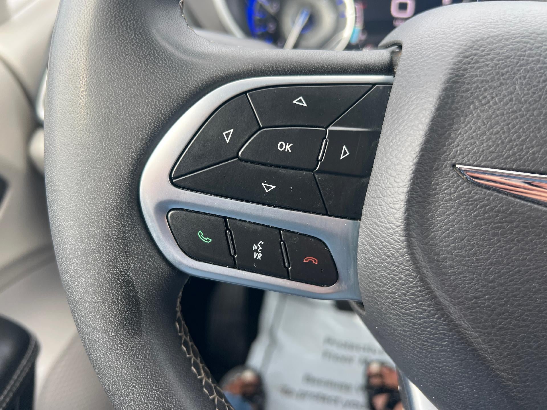 Used 2024 Chrysler Pacifica Touring-L FWD image 24