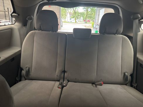 Used 2017 Toyota Sienna L FWD image 18
