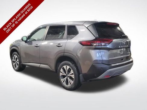 Used 2022 Nissan Rogue SV image 3