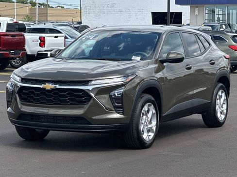 Certified 2024 Chevrolet Trax LS w/ LS Convenience Package FWD image 1