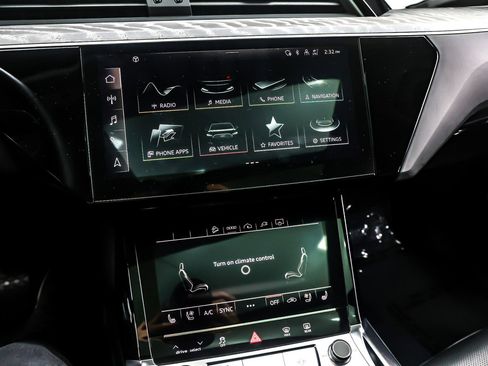 Used 2022 Audi e-tron Premium Plus w/ Premium Plus Package image 21