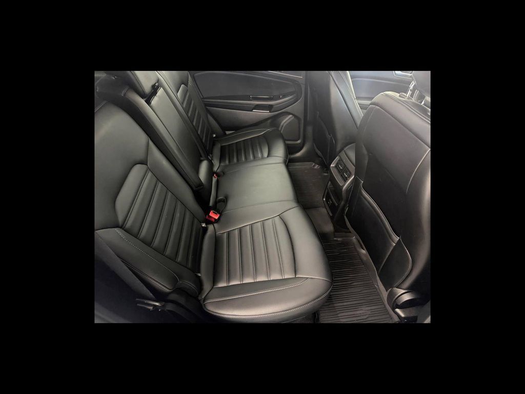 Used 2019 Ford Edge SEL w/ Equipment Group 201A AWD/4WD image 19