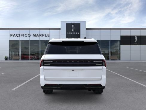 New 2026 Lincoln Navigator L Reserve AWD/4WD image 5