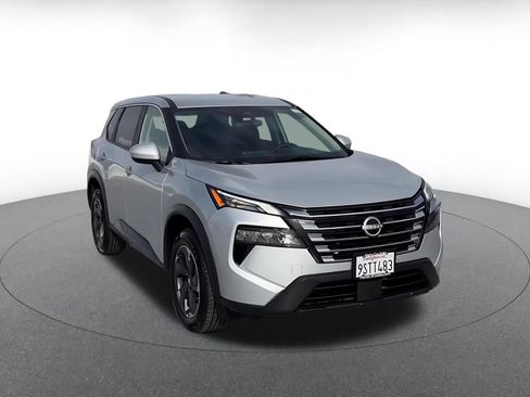 Used 2025 Nissan Rogue SV FWD image 3