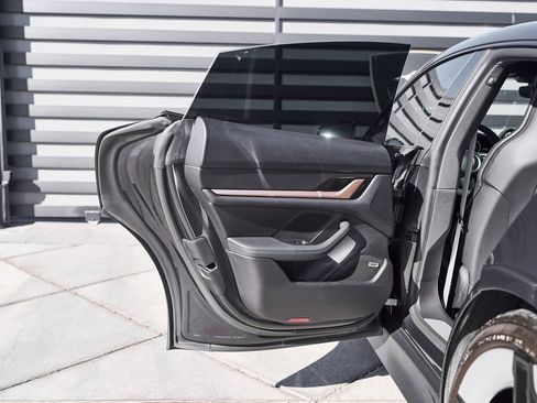 Used 2025 Porsche Taycan 4S w/ Premium Package image 26