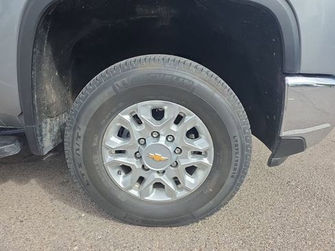 Used 2024 Chevrolet Silverado 2500 LTZ image 2