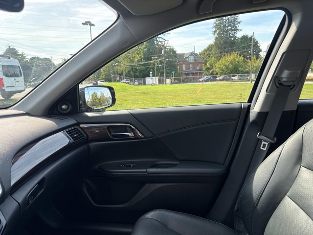 Used 2016 Honda Accord Touring image 11