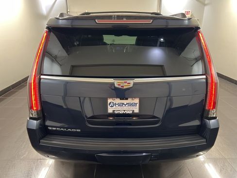 Used 2017 Cadillac Escalade Premium Luxury AWD/4WD image 5