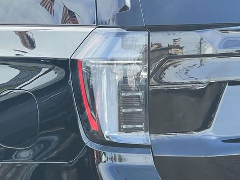 Certified 2025 Chevrolet Suburban Premier image 10